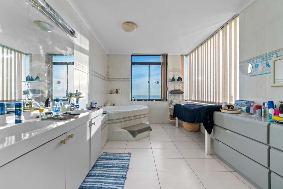3 Bedroom Property for Sale in Sea Point Western Cape